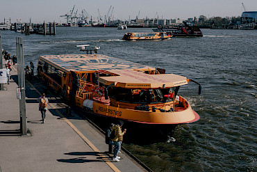 Brückengängiges Flachschiff Reiherstieg